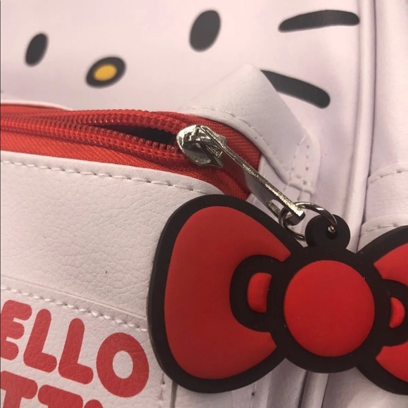 Hello Kitty Book bag - Picture 2 of 5